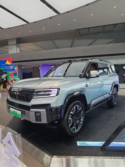 成都82比亚迪方程豹硬派越野的爆款，英菲尼迪35周年与你共成长